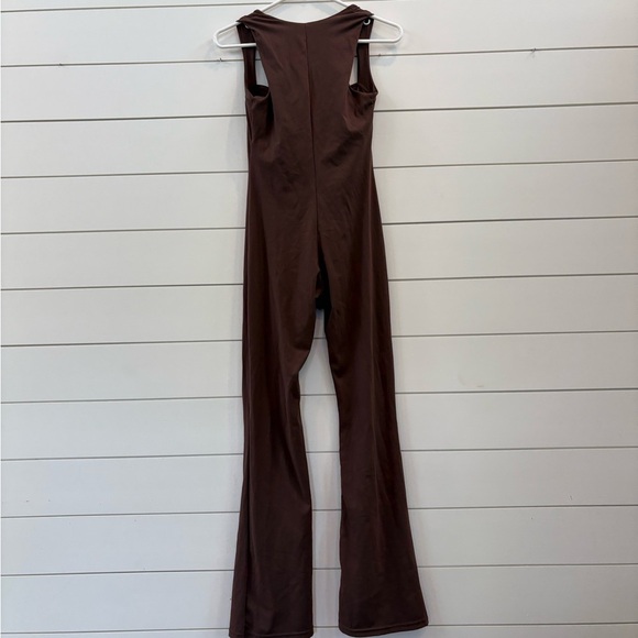 Qinsen Elegant Chocolate Brown Jumpsuit - Picture 2 of 4
